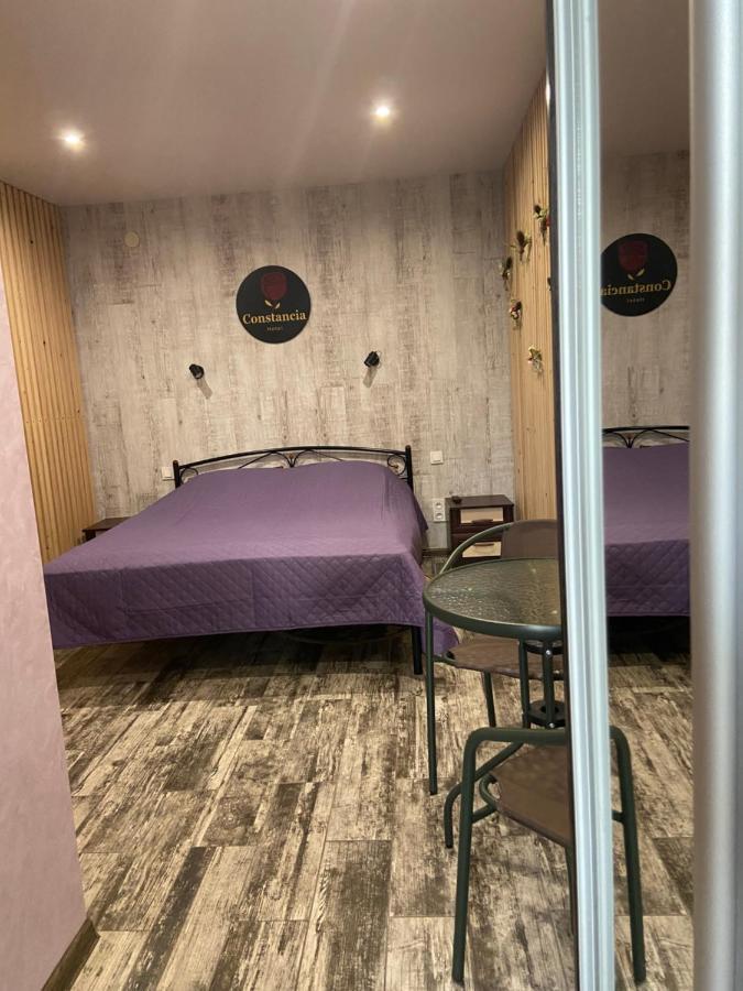 Constancia Hotel Kamjanets-Podilsky Buitenkant foto