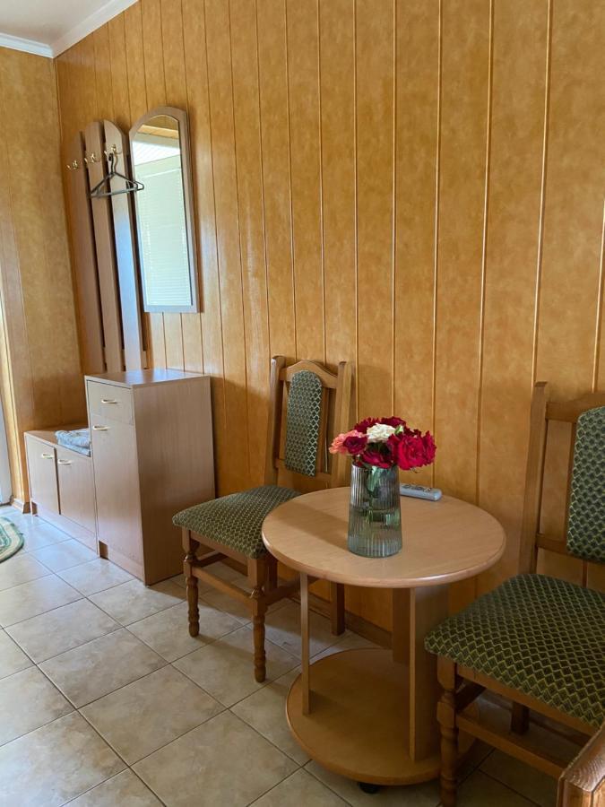 Constancia Hotel Kamjanets-Podilsky Buitenkant foto