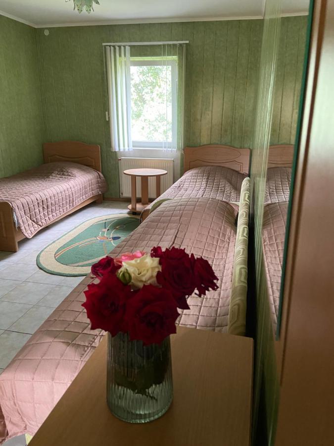 Constancia Hotel Kamjanets-Podilsky Buitenkant foto