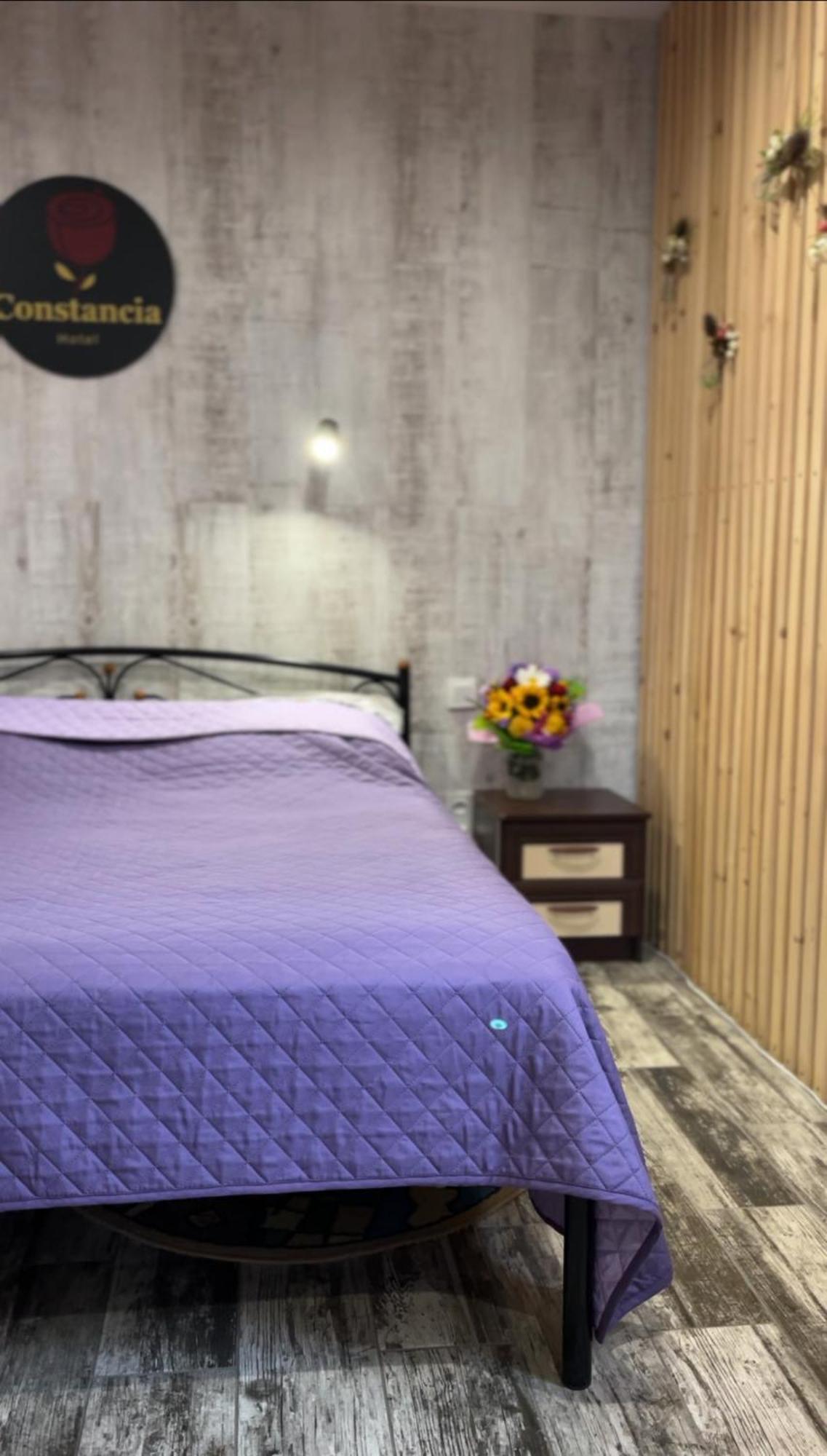 Constancia Hotel Kamjanets-Podilsky Buitenkant foto