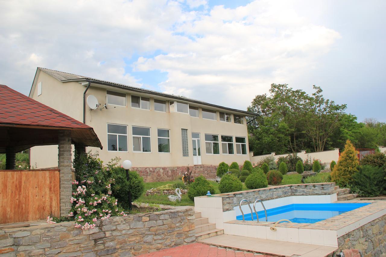 Constancia Hotel Kamjanets-Podilsky Buitenkant foto