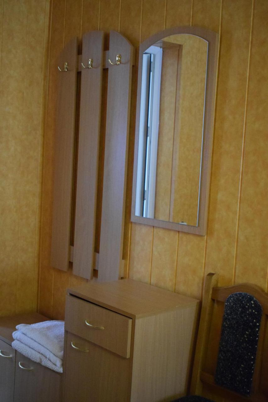 Constancia Hotel Kamjanets-Podilsky Buitenkant foto