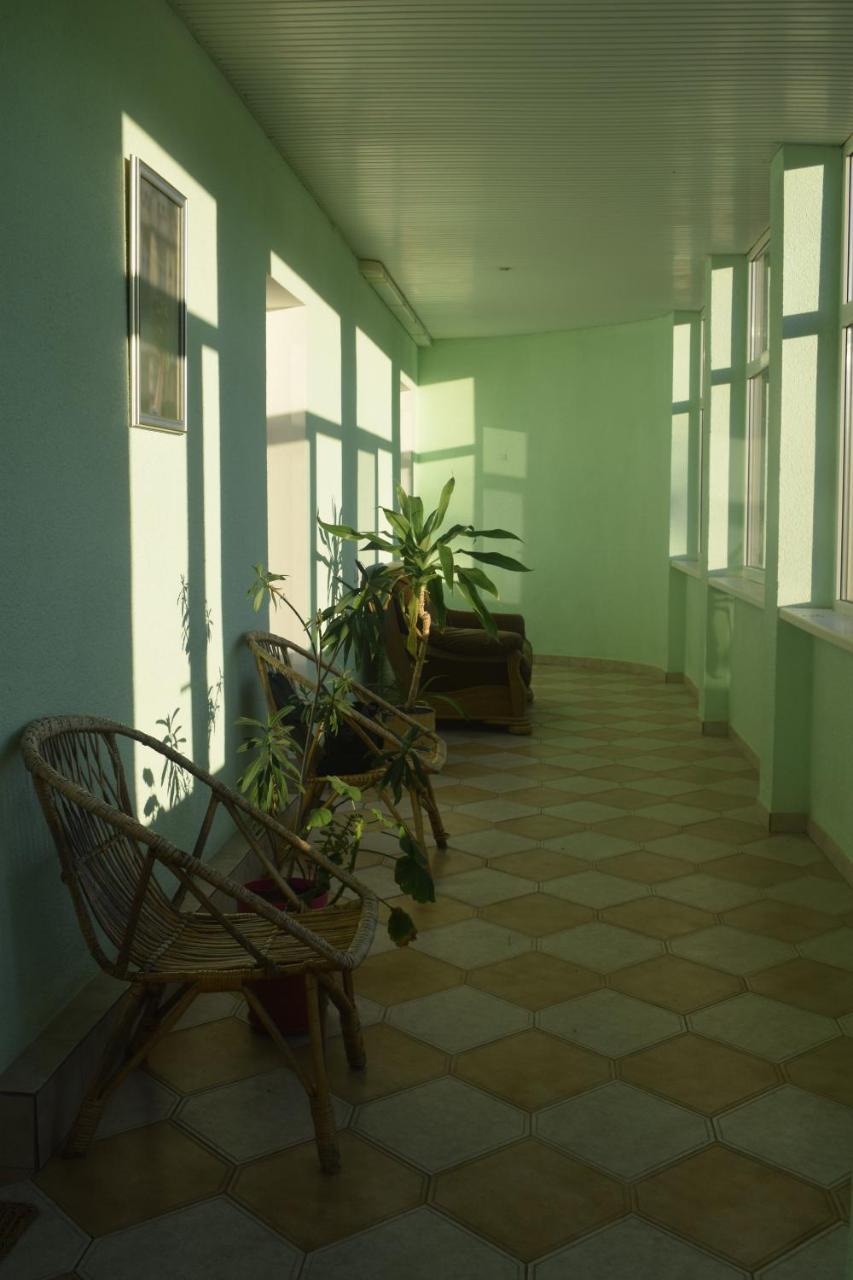 Constancia Hotel Kamjanets-Podilsky Buitenkant foto