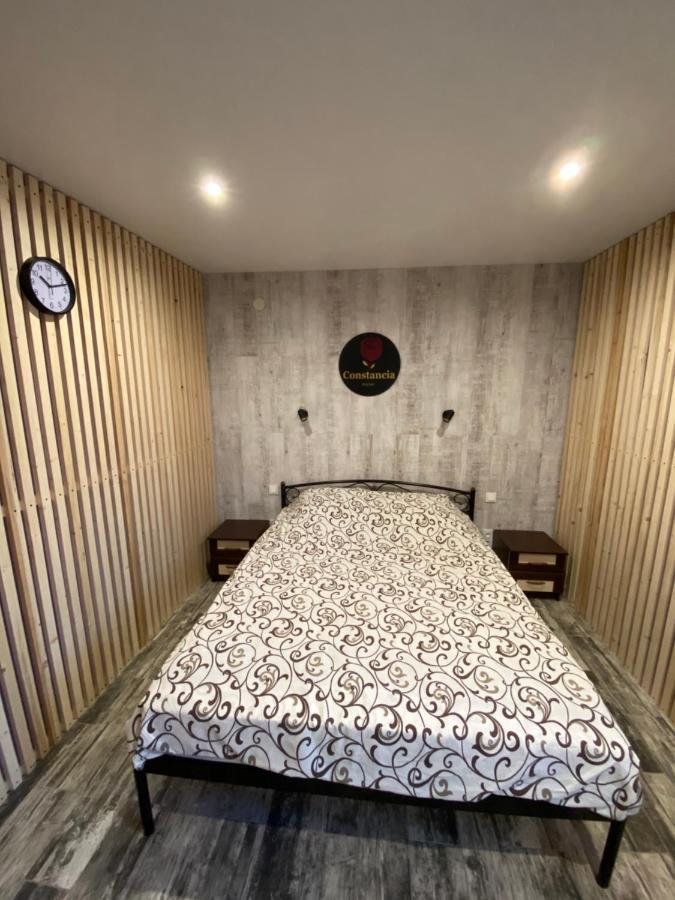 Constancia Hotel Kamjanets-Podilsky Buitenkant foto