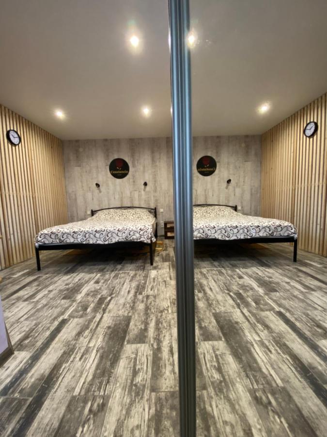 Constancia Hotel Kamjanets-Podilsky Buitenkant foto